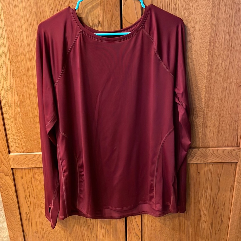 Long sleeve athletic top